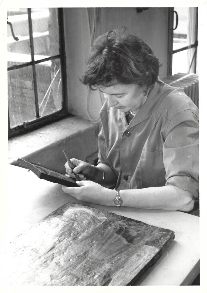 Elisabeth Packard at work in the conservation labs at the Walters