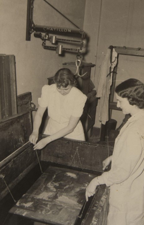 Elisabeth Packard and assistant